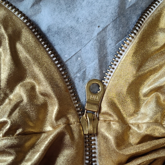 Love Lockdown In Gold - Picture 4 of 11